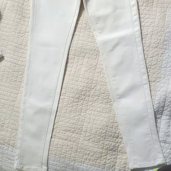 White pants - Picture 1 of 5